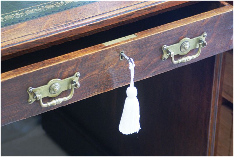 2044 Antique Small Oak Pedestal Desk (7)